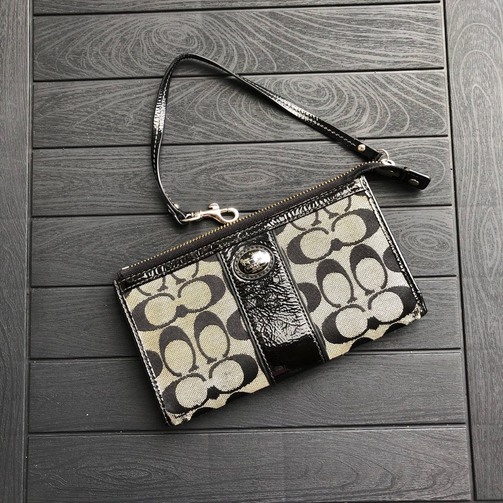 Vintage Coach canvas logo blk patent leather trim wristlet